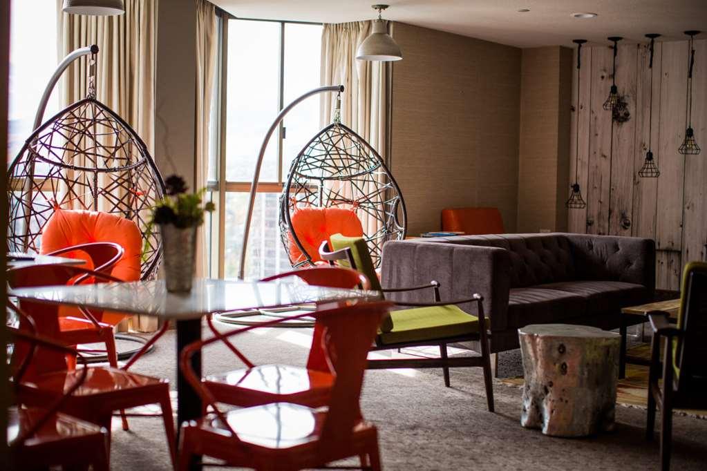 Whitney Peak Hotel Reno, Tapestry Collection By Hilton Номер фото